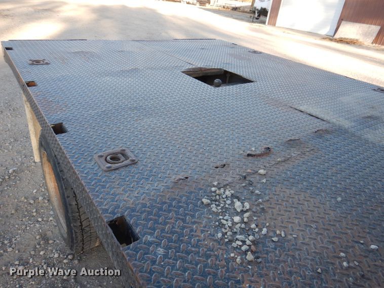 image for item KW9324 2005 Chevrolet C5500  flatbed truck