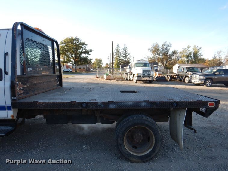 image for item KW9324 2005 Chevrolet C5500  flatbed truck