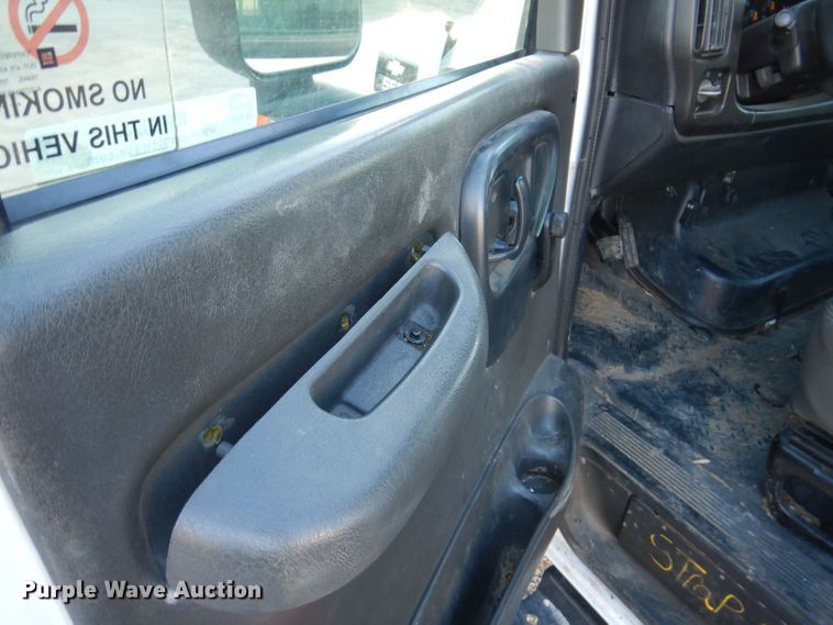 image for item KW9324 2005 Chevrolet C5500  flatbed truck