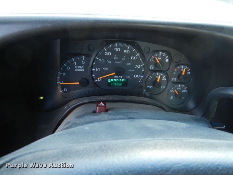 image for item KW9324 2005 Chevrolet C5500  flatbed truck