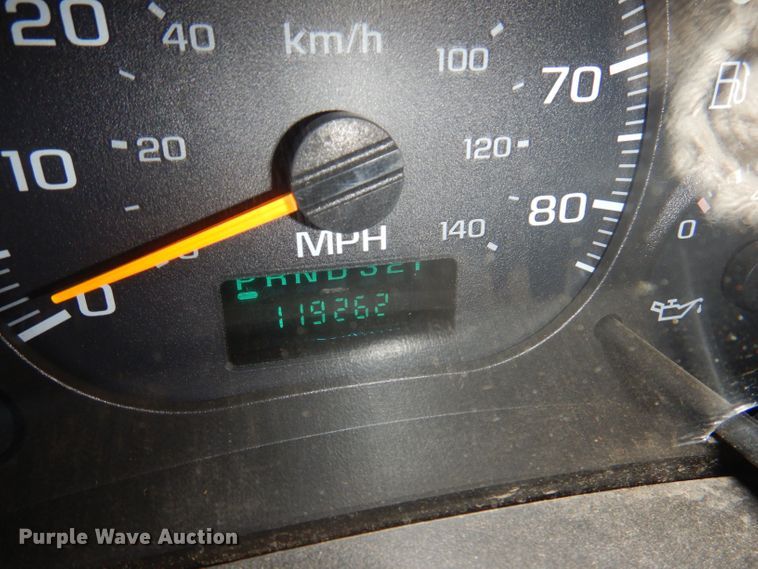 image for item KW9324 2005 Chevrolet C5500  flatbed truck