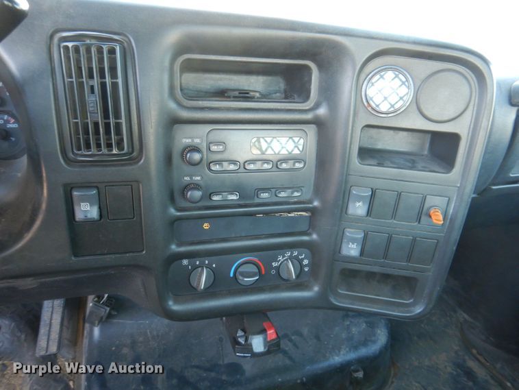 image for item KW9324 2005 Chevrolet C5500  flatbed truck