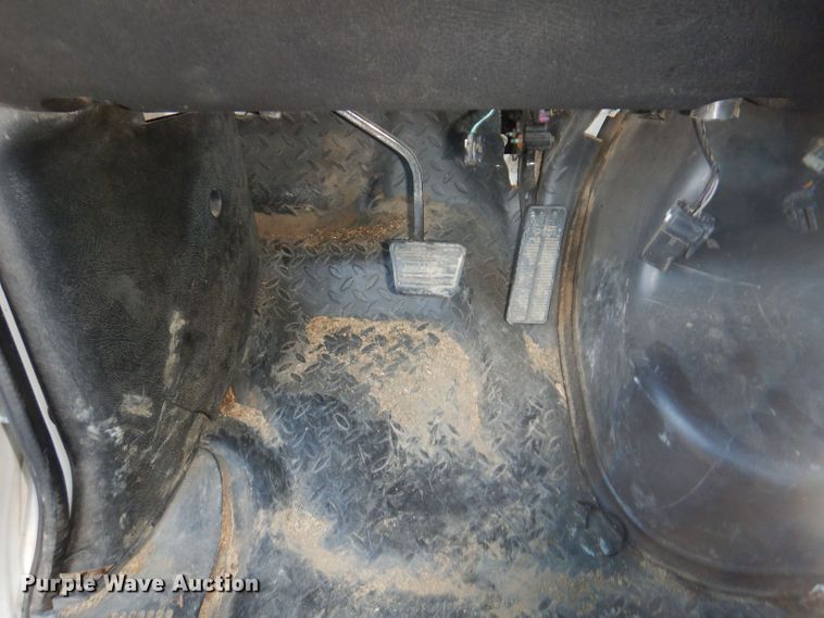 image for item KW9324 2005 Chevrolet C5500  flatbed truck