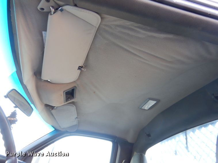 image for item KW9324 2005 Chevrolet C5500  flatbed truck