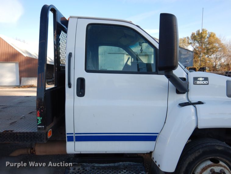 image for item KW9324 2005 Chevrolet C5500  flatbed truck