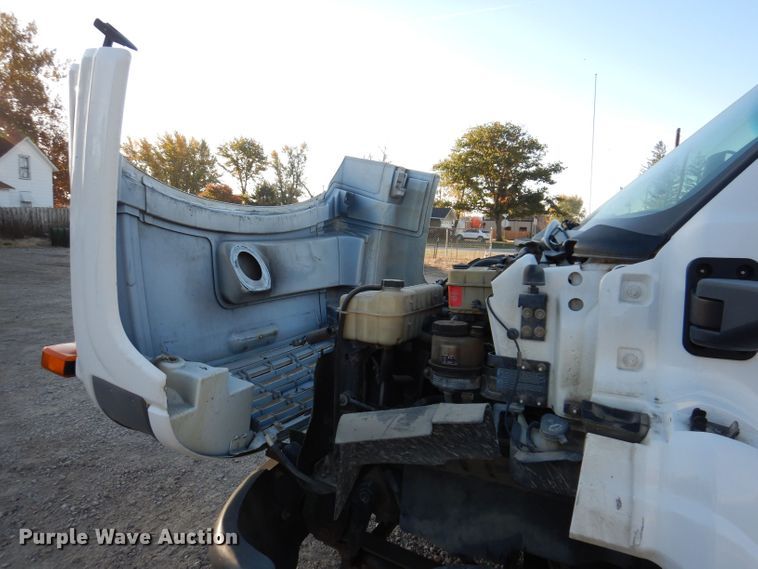 image for item KW9324 2005 Chevrolet C5500  flatbed truck