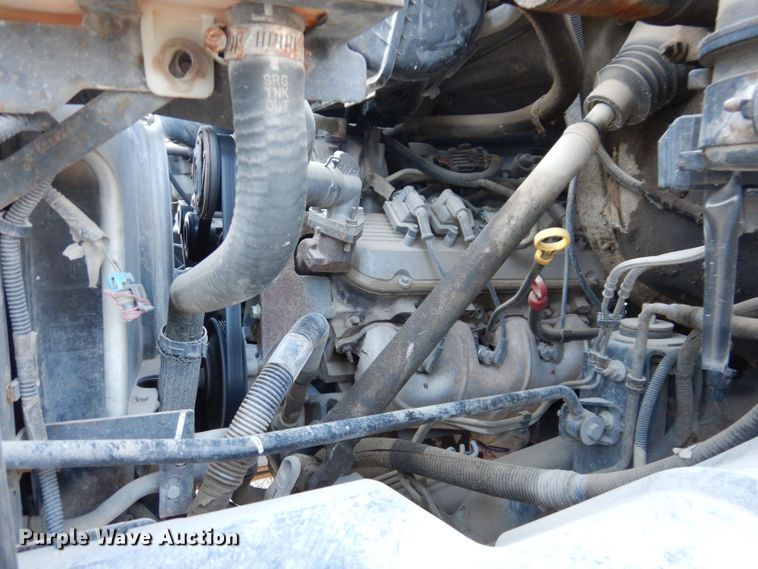 image for item KW9324 2005 Chevrolet C5500  flatbed truck