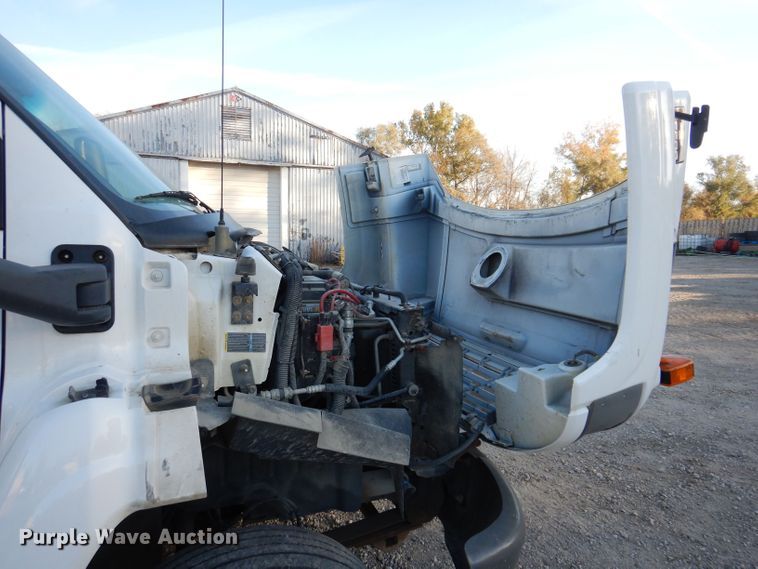 image for item KW9324 2005 Chevrolet C5500  flatbed truck