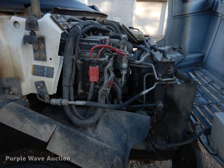 image for item KW9324 2005 Chevrolet C5500  flatbed truck