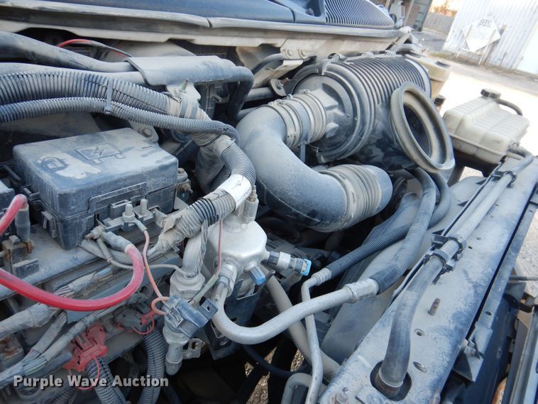 image for item KW9324 2005 Chevrolet C5500  flatbed truck