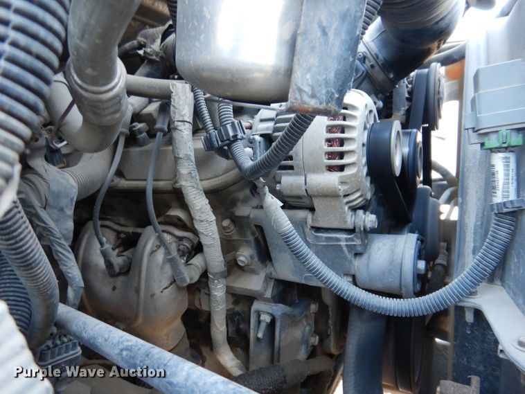 image for item KW9324 2005 Chevrolet C5500  flatbed truck