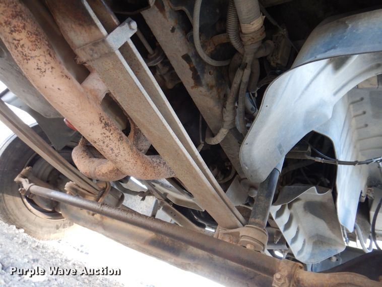 image for item KW9324 2005 Chevrolet C5500  flatbed truck