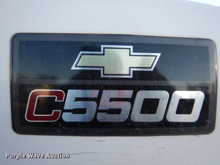image for item KW9324 2005 Chevrolet C5500  flatbed truck