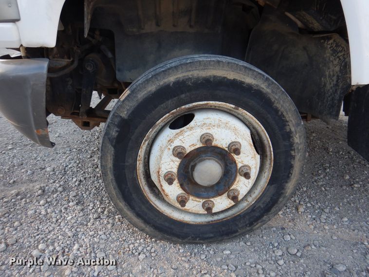 image for item KW9324 2005 Chevrolet C5500  flatbed truck