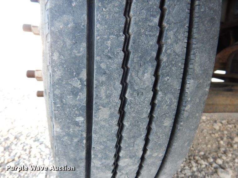 image for item KW9324 2005 Chevrolet C5500  flatbed truck