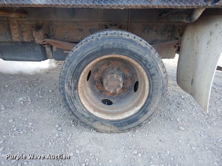 image for item KW9324 2005 Chevrolet C5500  flatbed truck