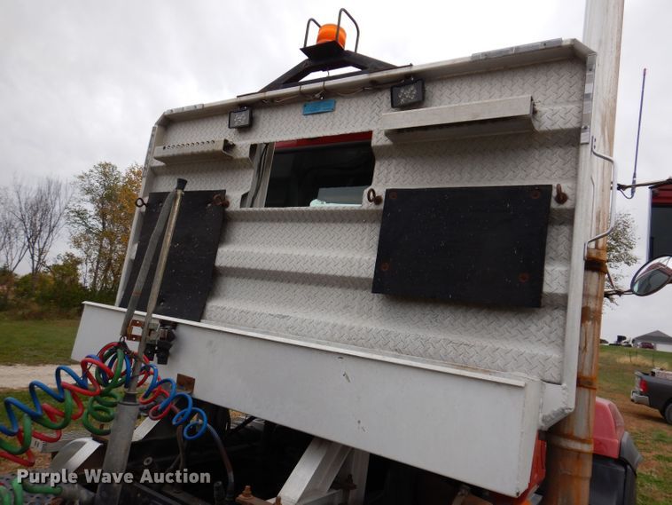 image for item KW9381 2000 Mack CL713  semi truck