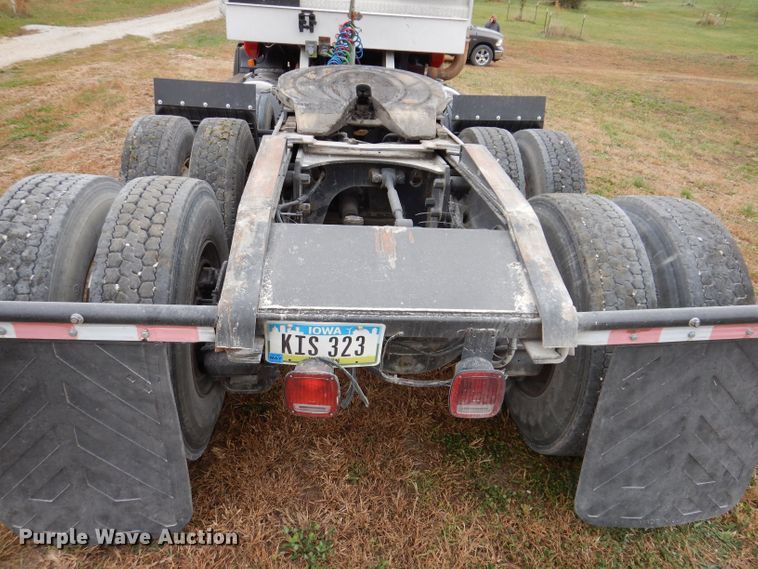 image for item KW9381 2000 Mack CL713  semi truck