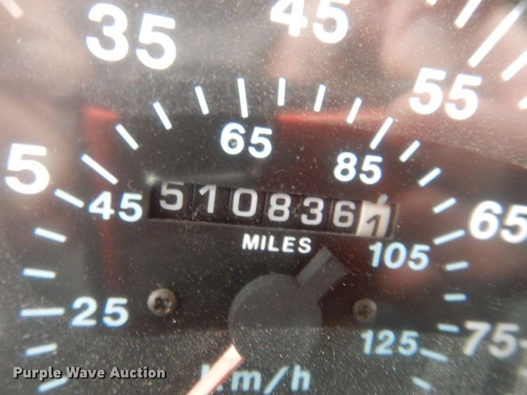 image for item KW9381 2000 Mack CL713  semi truck