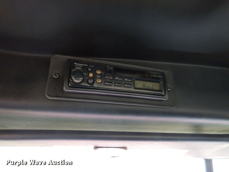 image for item KW9381 2000 Mack CL713  semi truck