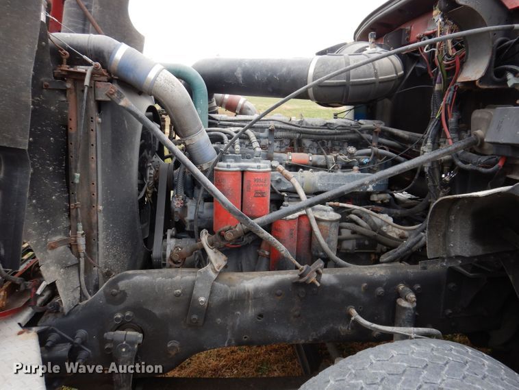 image for item KW9381 2000 Mack CL713  semi truck