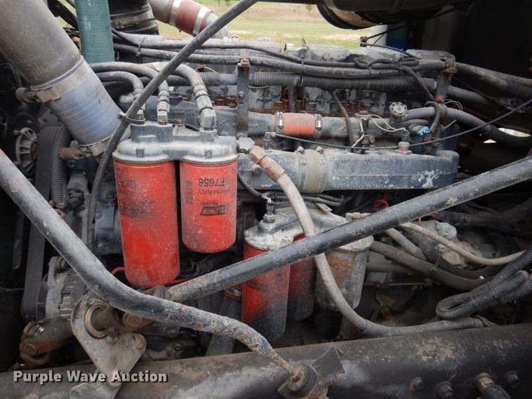 image for item KW9381 2000 Mack CL713  semi truck