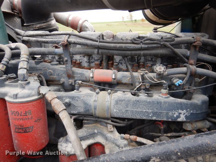 image for item KW9381 2000 Mack CL713  semi truck