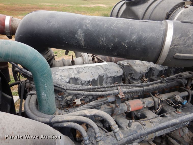 image for item KW9381 2000 Mack CL713  semi truck