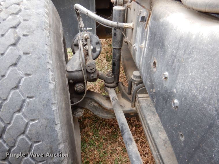 image for item KW9381 2000 Mack CL713  semi truck