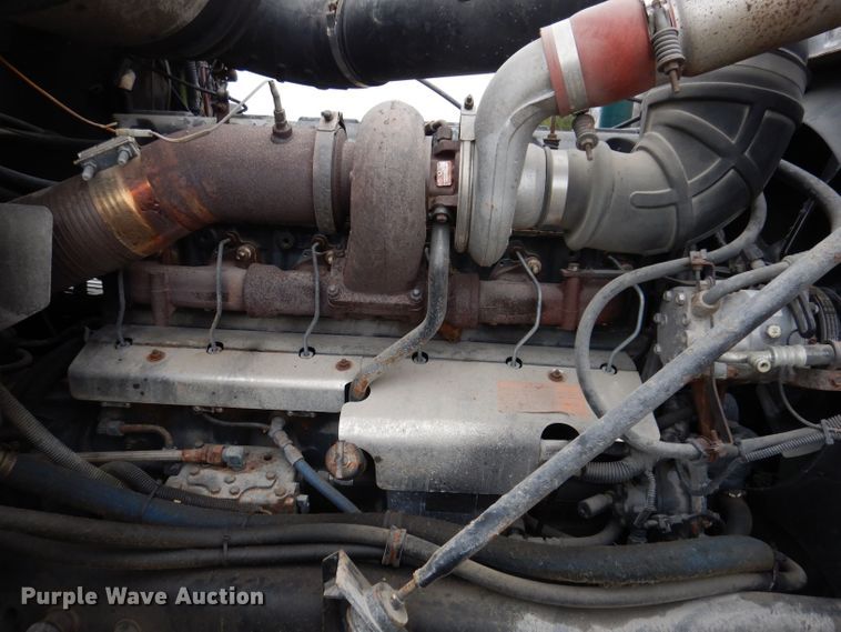 image for item KW9381 2000 Mack CL713  semi truck