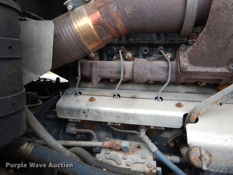 image for item KW9381 2000 Mack CL713  semi truck