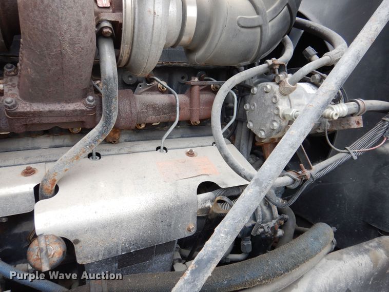 image for item KW9381 2000 Mack CL713  semi truck