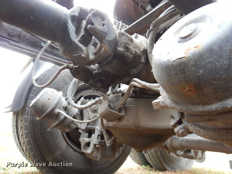 image for item KW9381 2000 Mack CL713  semi truck