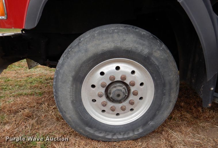 image for item KW9381 2000 Mack CL713  semi truck