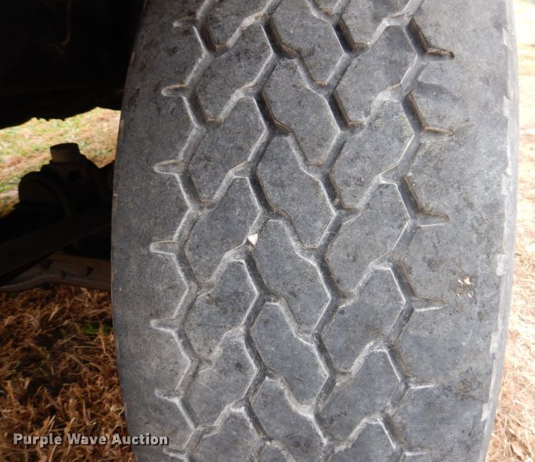 image for item KW9381 2000 Mack CL713  semi truck