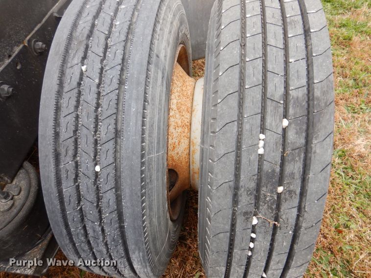 image for item KW9381 2000 Mack CL713  semi truck