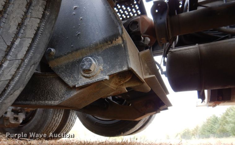 image for item KW9381 2000 Mack CL713  semi truck