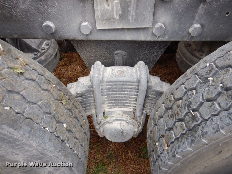 image for item KW9381 2000 Mack CL713  semi truck