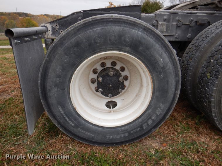 image for item KW9381 2000 Mack CL713  semi truck