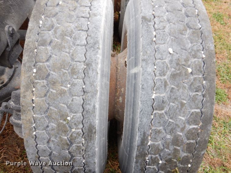 image for item KW9381 2000 Mack CL713  semi truck