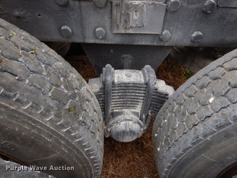 image for item KW9381 2000 Mack CL713  semi truck