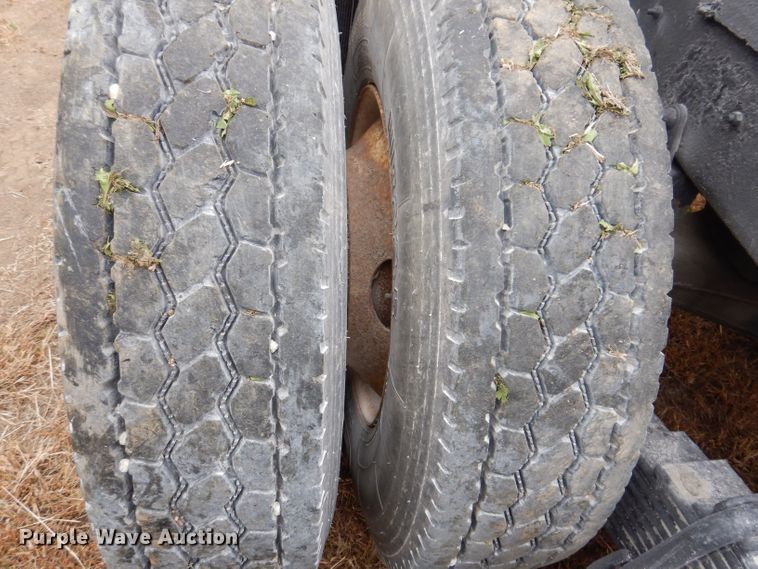 image for item KW9381 2000 Mack CL713  semi truck