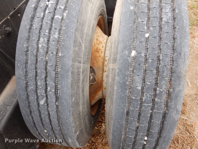 image for item KW9381 2000 Mack CL713  semi truck