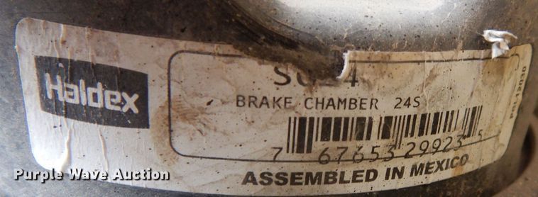 image for item KW9381 2000 Mack CL713  semi truck