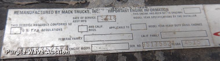 image for item KW9381 2000 Mack CL713  semi truck