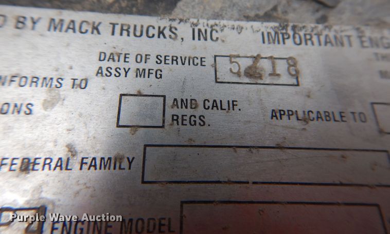 image for item KW9381 2000 Mack CL713  semi truck