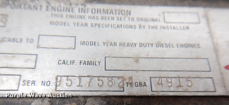 image for item KW9381 2000 Mack CL713  semi truck