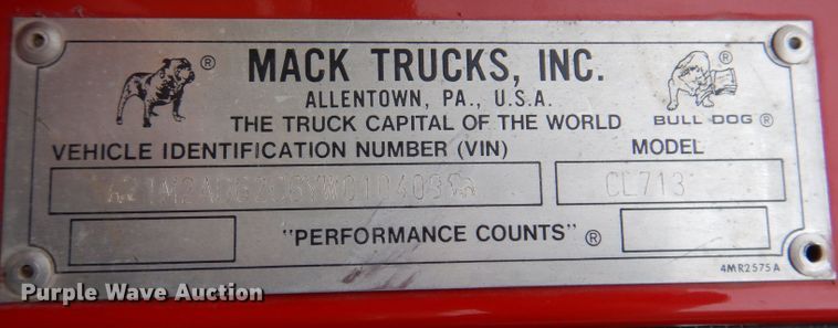 image for item KW9381 2000 Mack CL713  semi truck