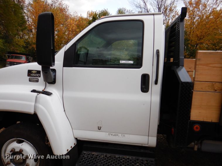 image for item KW9385 2004 Chevrolet C4500  dump flatbed truck