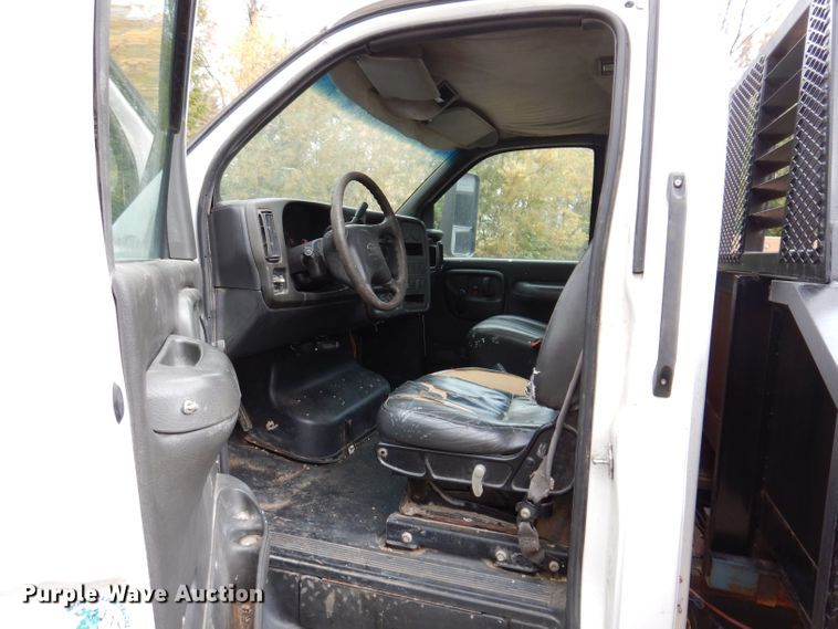 image for item KW9385 2004 Chevrolet C4500  dump flatbed truck